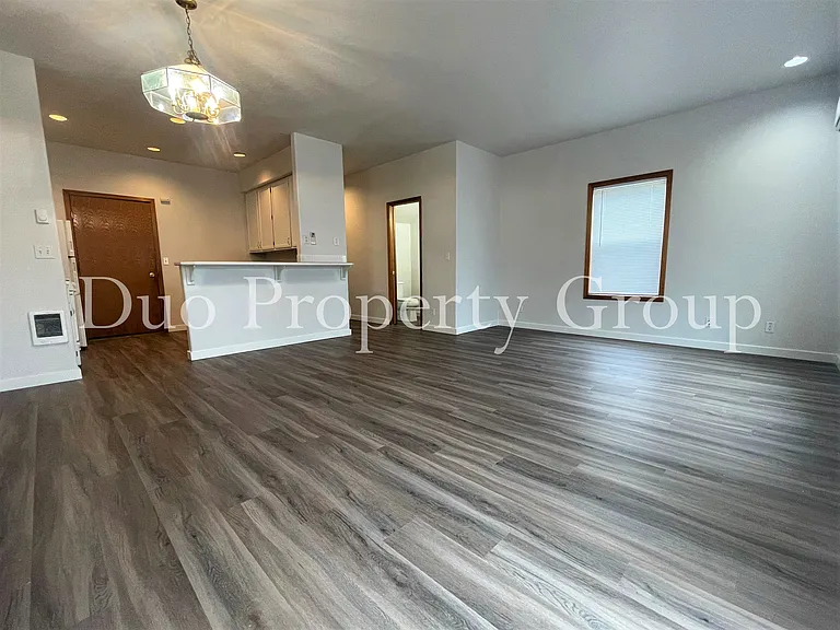 606 S 41st Ct — Photo 6