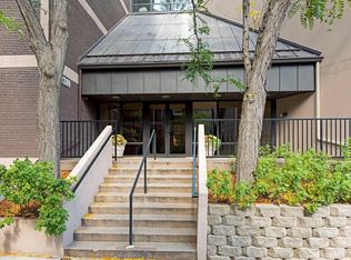 7200 York Ave S APT 423, Edina, MN 55435