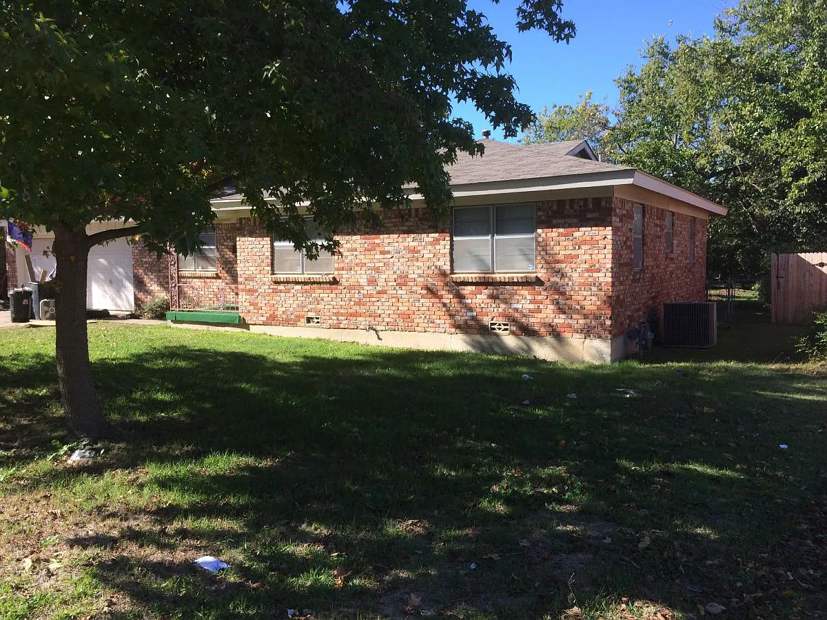 3 bed, 1400 sqft, $1,875 — Photo 2