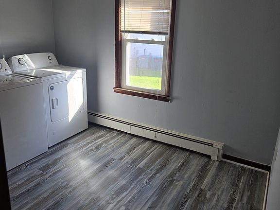 4th image of 219 1/2 W Main St #2