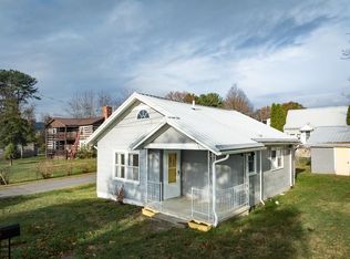 102 Hayes St, Oak Hill, WV 25901