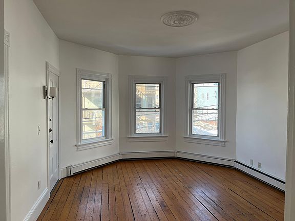 3rd image of 119 Calverley St Floor 2