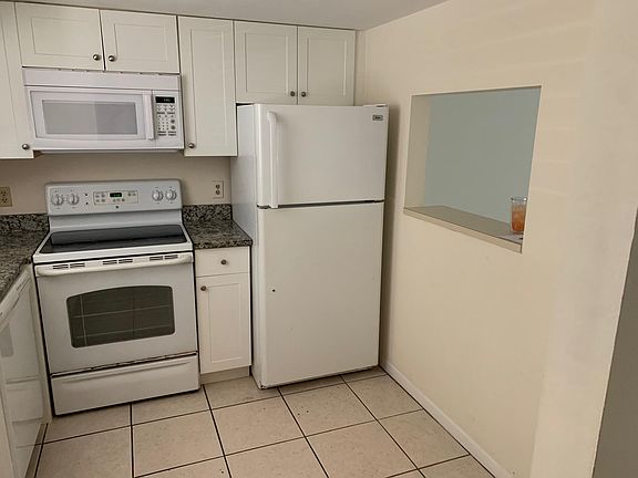 4th image of 2405 16th Ave #202