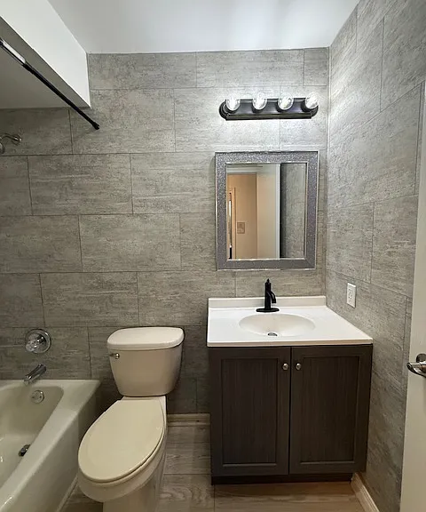 2109 E 45th St — Photo 3