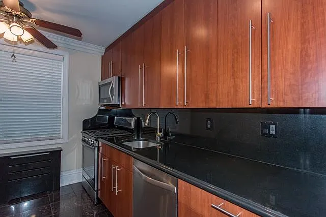 Cedarhurst Park House — Photo 3