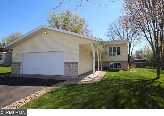 1st image of 814 9th Ave N