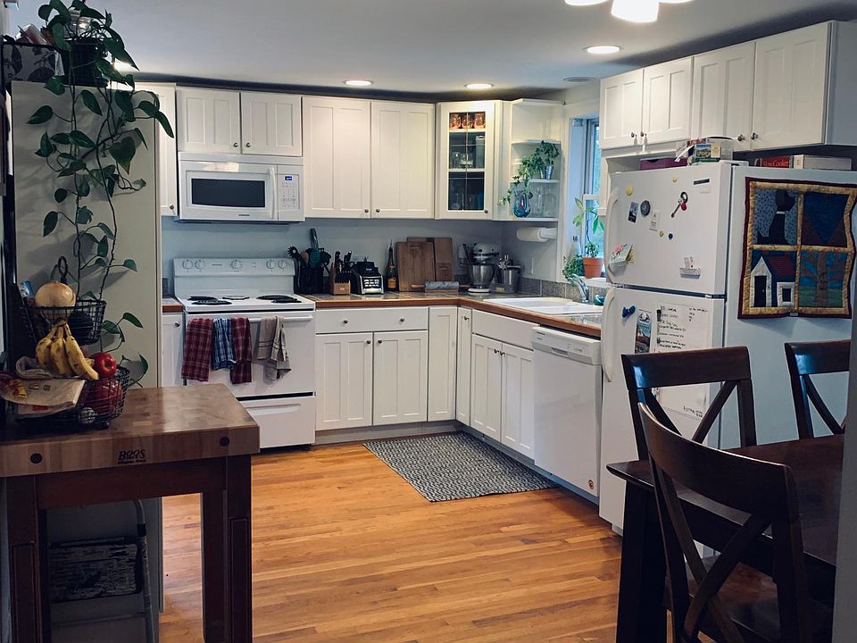 1st image of 225 Colonial Dr