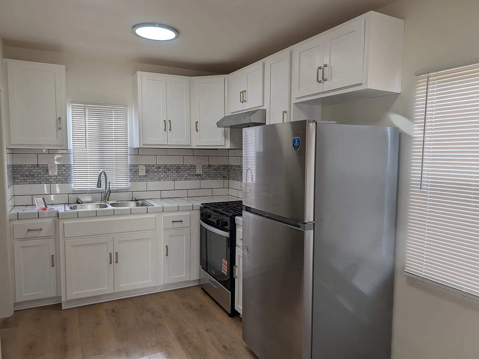 2 bed, 730 sqft, $2,350 — Photo 3