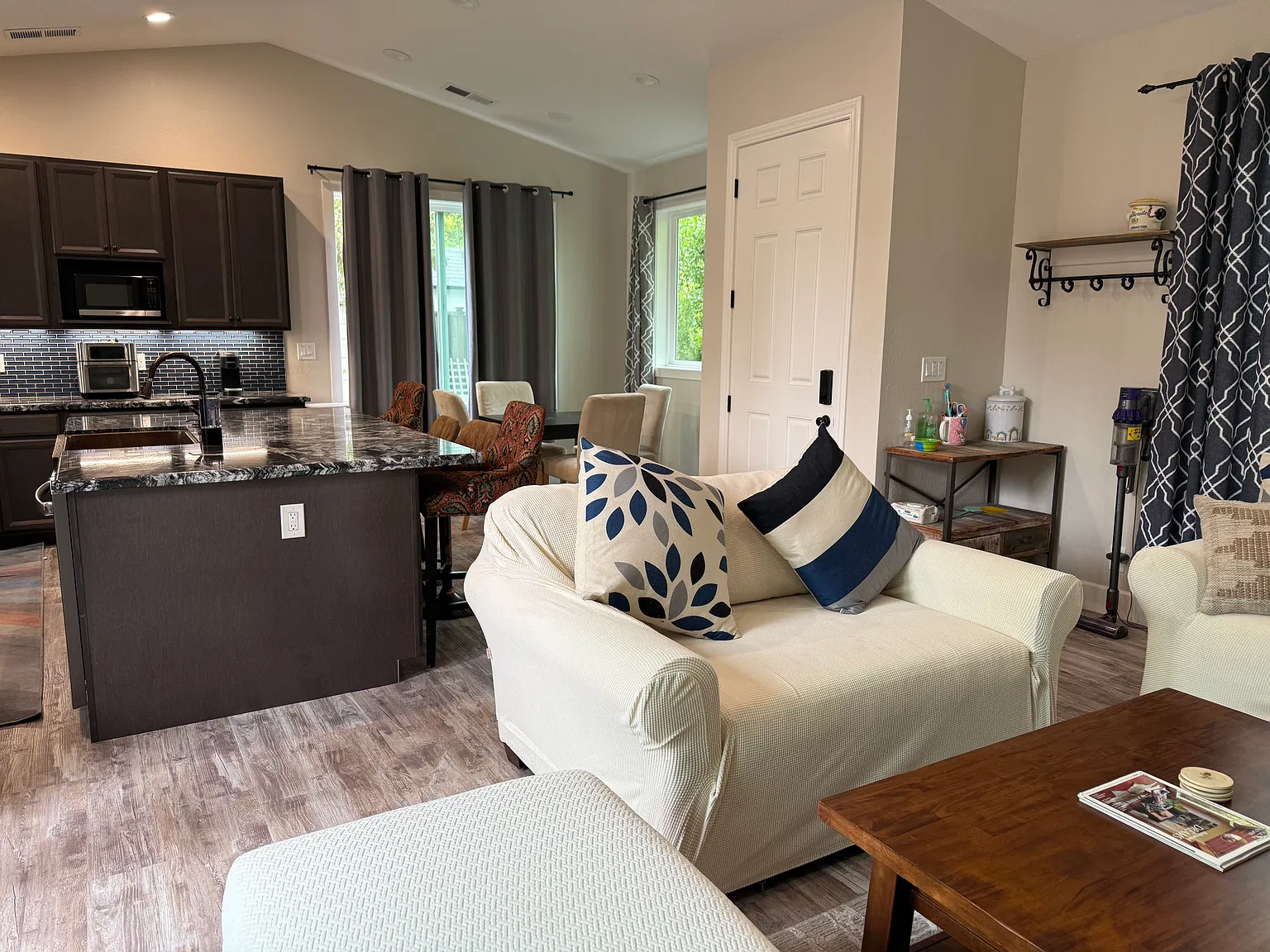 1598 Valota Rd — Photo 4