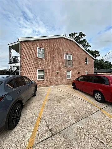 116 Marguerite Rd #8
