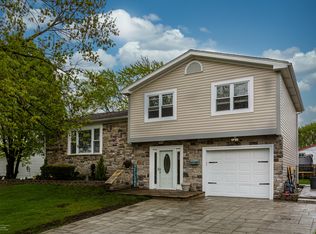 5107 Coulter Rd, Oak Forest, IL 60452