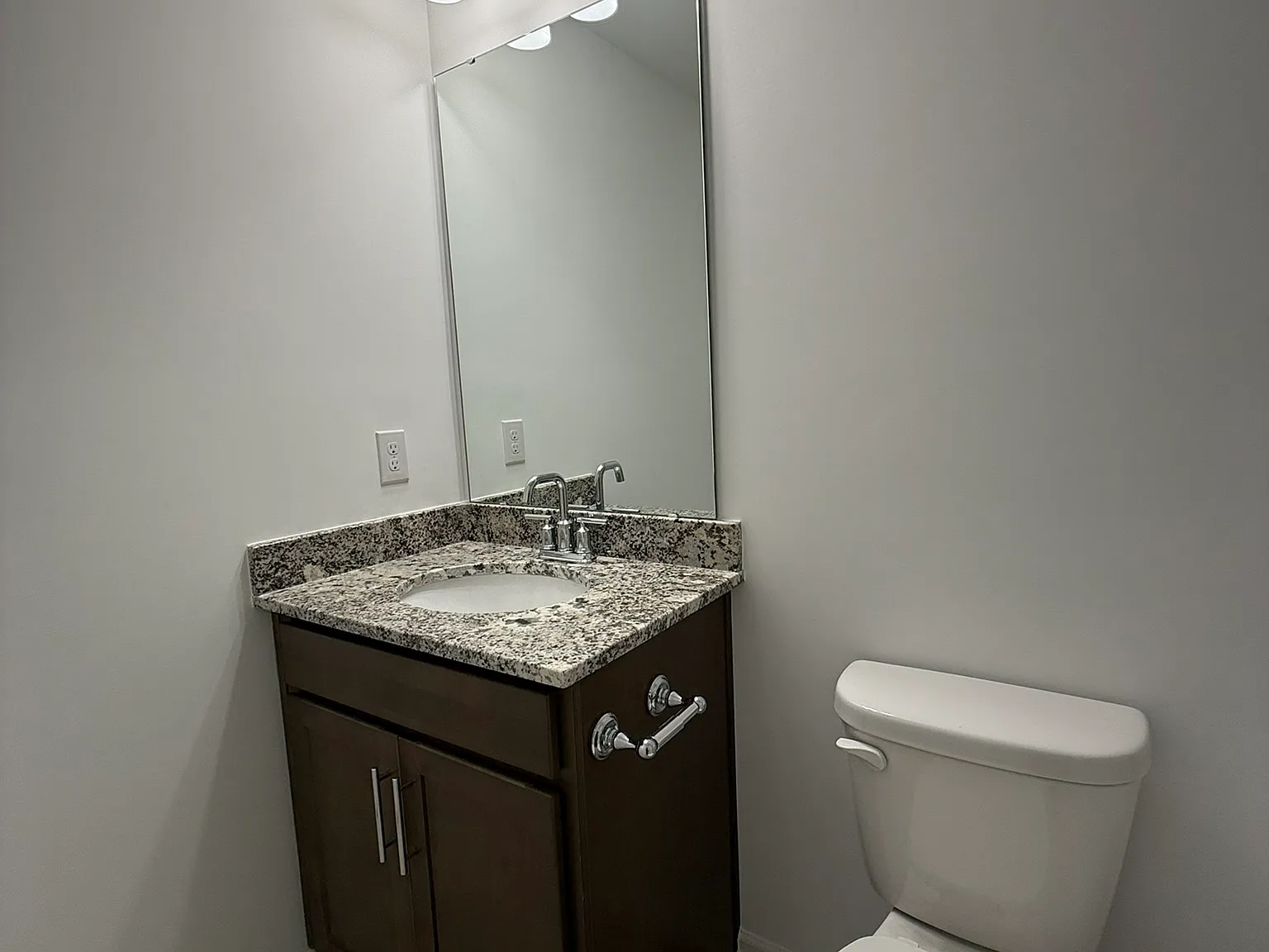 4 bed, 2025 sqft, $2,700 — Photo 4