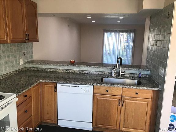 3rd image of 1653 Wimbledon Dr