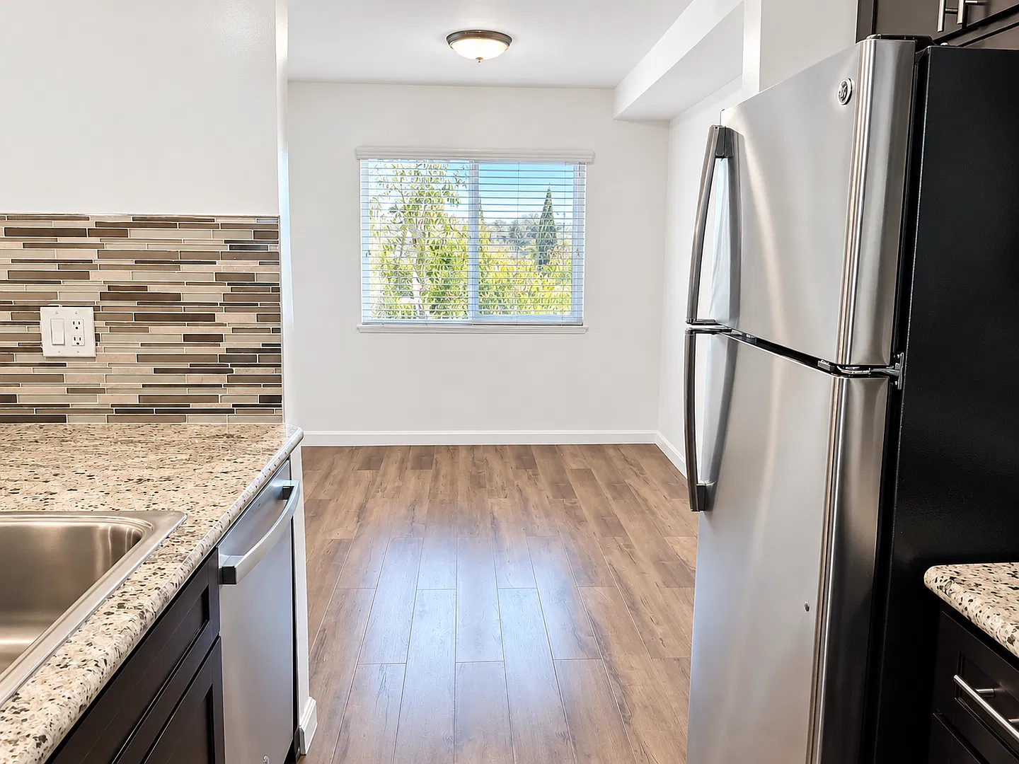 821 N. Austin Ave — Photo 4