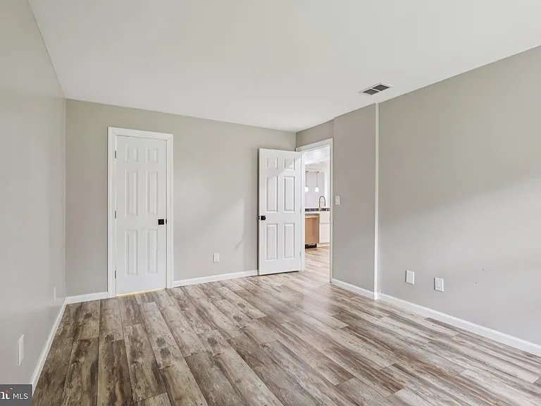 165 Wyndham Pl — Photo 19