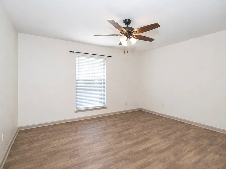 57945 Joffrion St #7 — Photo 8