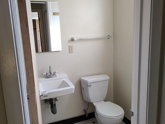4th image of 45 Oak Ave #104