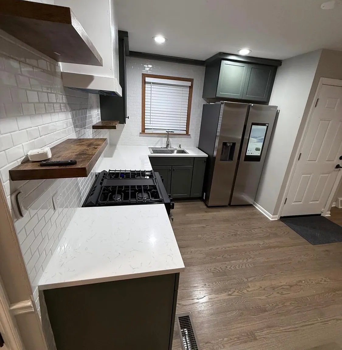 2 bed, 960 sqft, $1,750 — Photo 2