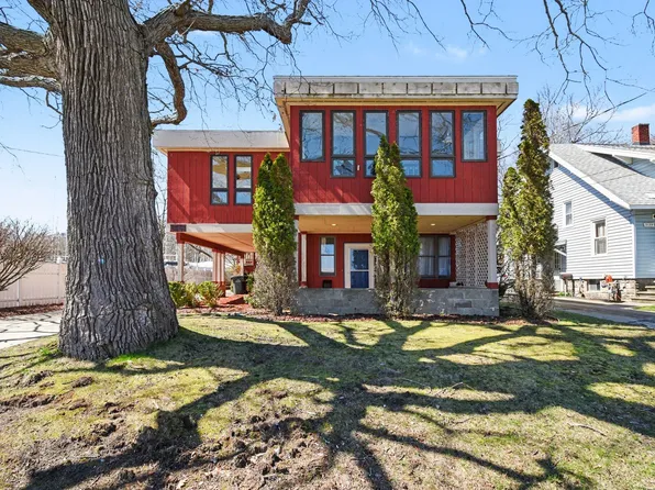 3135 Lakeshore Dr, Muskegon, MI 49441