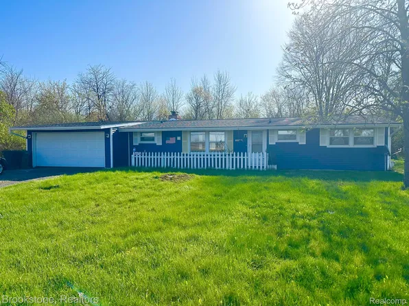 1439 S Elms Rd, Flint, MI 48532