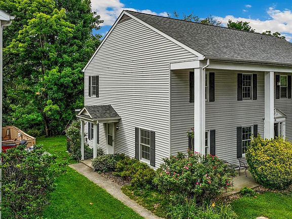 2nd image of 31 Beekman Pl