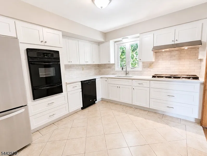 3 bed, 1.0 bath, $3,250 — Photo 3