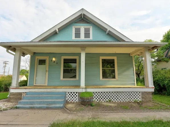 121 W Thornton St, Moundridge, KS 67107