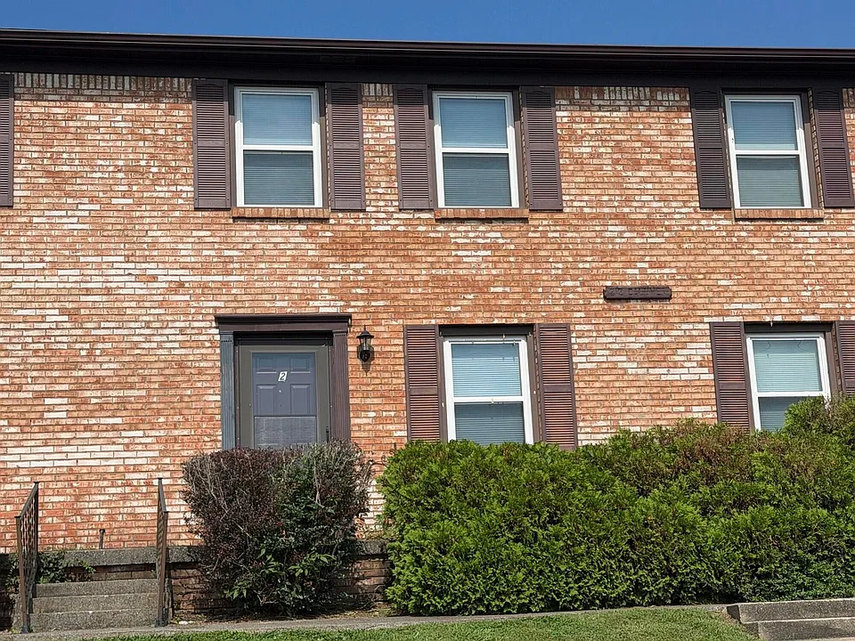 212 Calumet Dr #2