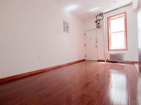 3rd image of 95 Elizabeth St #1B