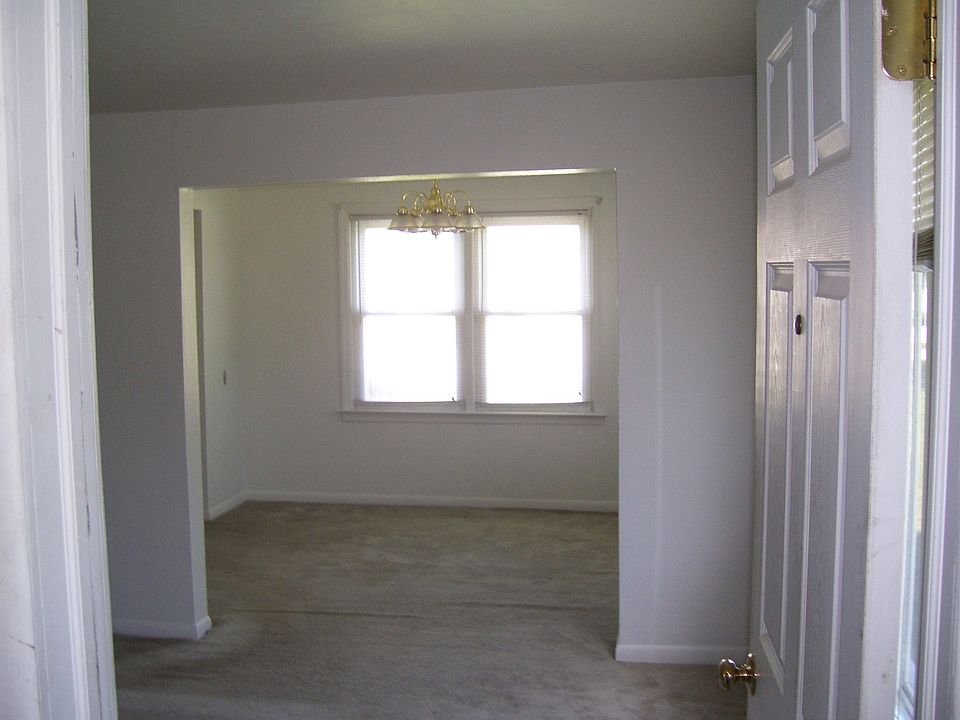 2nd image of 1953 Vanda Ave APT 4
