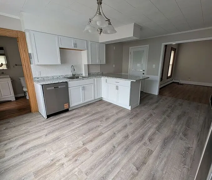465 Cartier St #1 — Photo 2