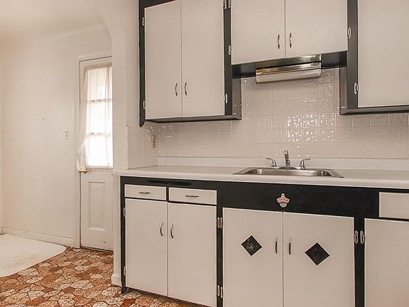 5th image of 4346 W 229th St
