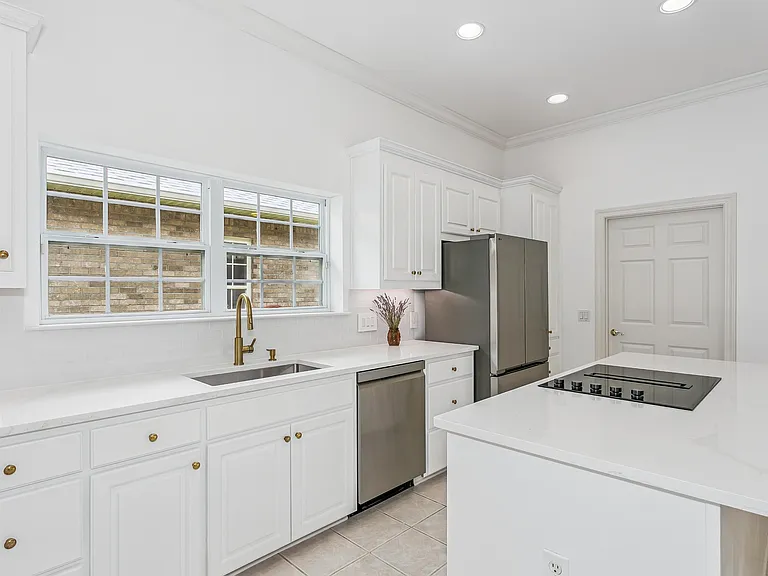 5930 Hermitage Dr — Photo 9
