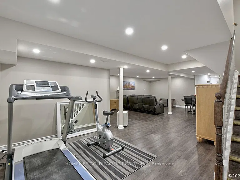 48 Havagal Cres — Photo 30