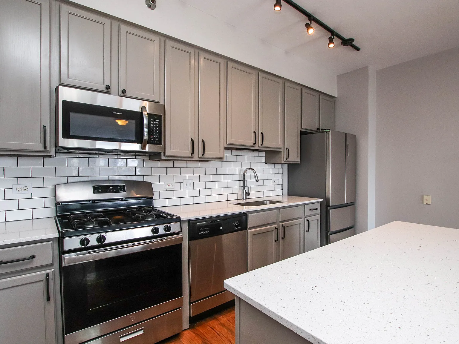 2 bed, 1310 sqft, $3,500 — Photo 4