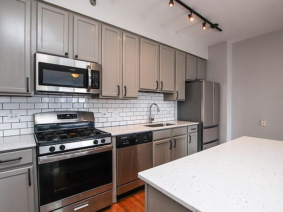 4th image of 41 E 8th St APT 1403