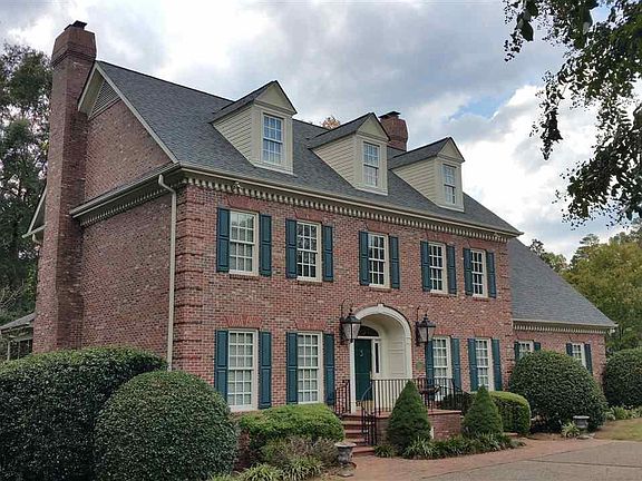 3rd image of 104 Valley Oak Dr