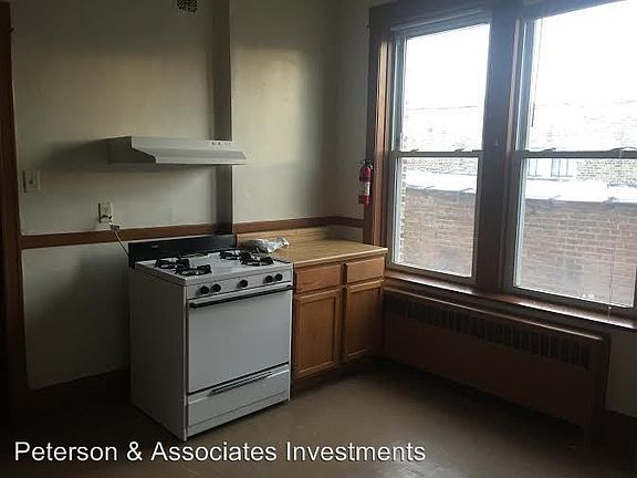 3rd image of 1318 N Kedzie Ave APT 2R