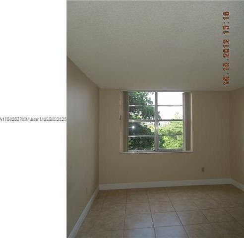 Building Photo 3