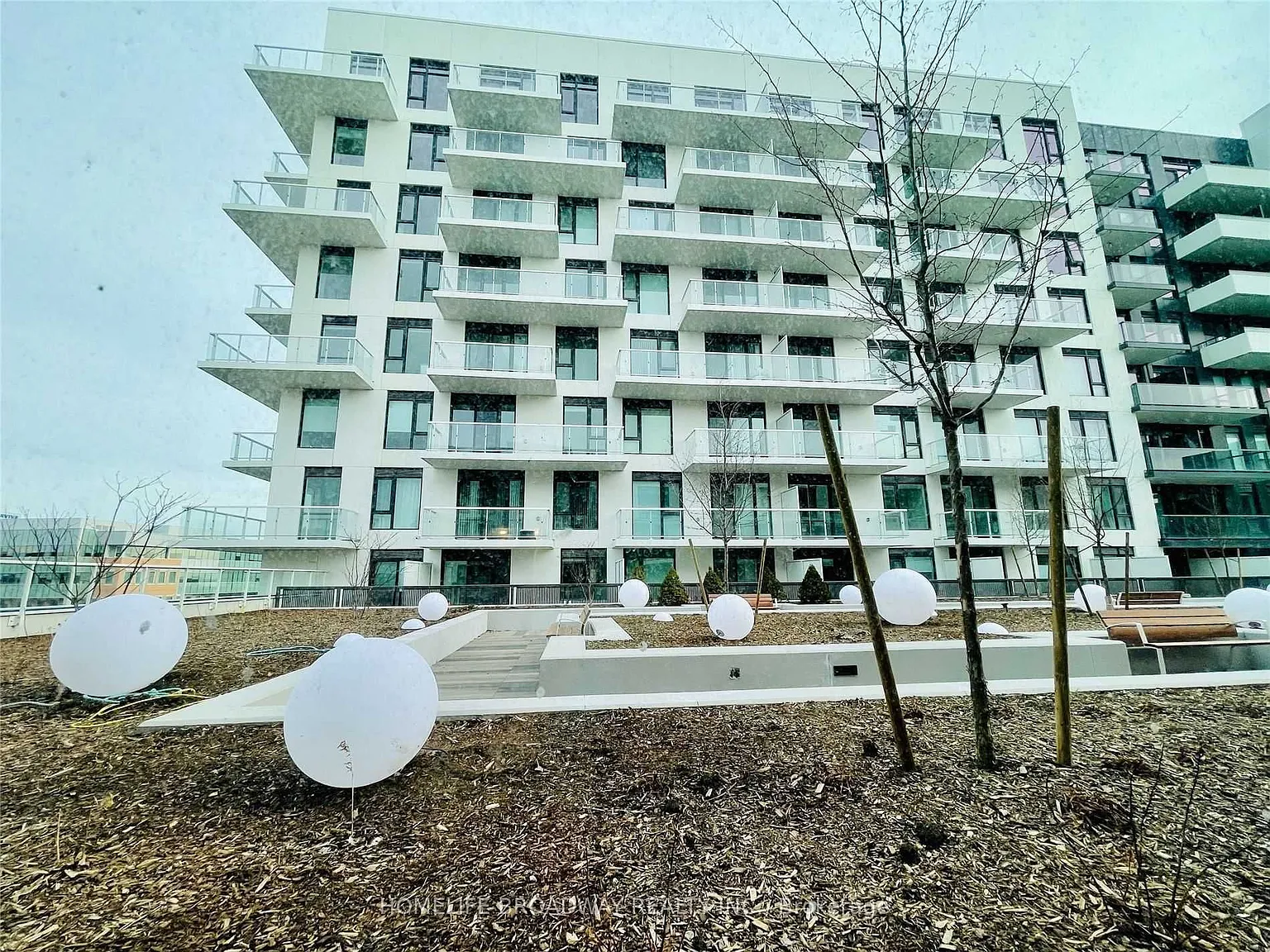 York Condo — Photo 2