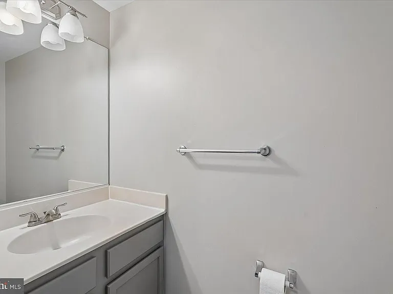 104 Frazer Dr — Photo 21