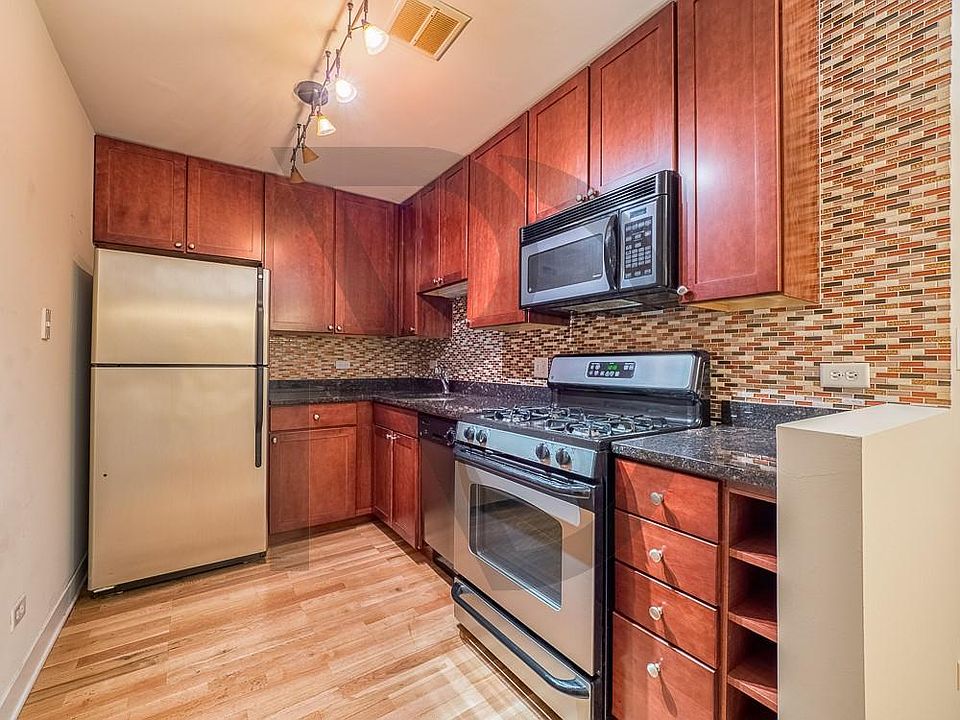 1st image of 624 W Wrightwood Ave #625421