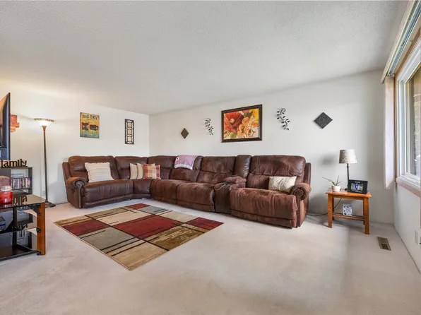 305 S Dell Dr, Havre, MT 59501