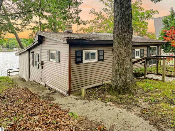 1361 N Crooked Lake Dr, Lake, MI 48632