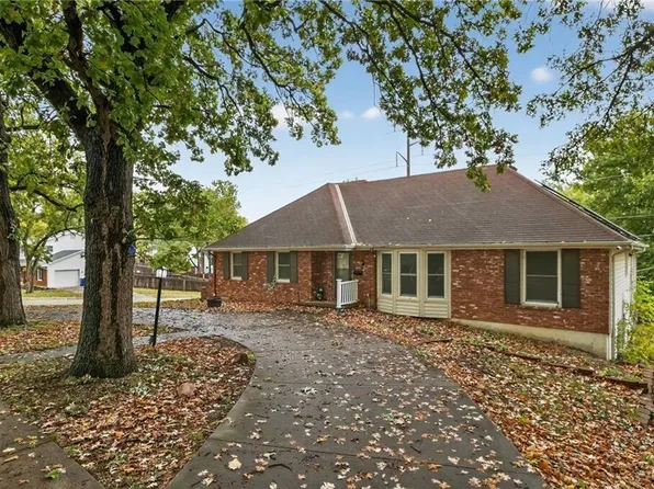 6761 N Woodland Ave, Gladstone, MO 64118