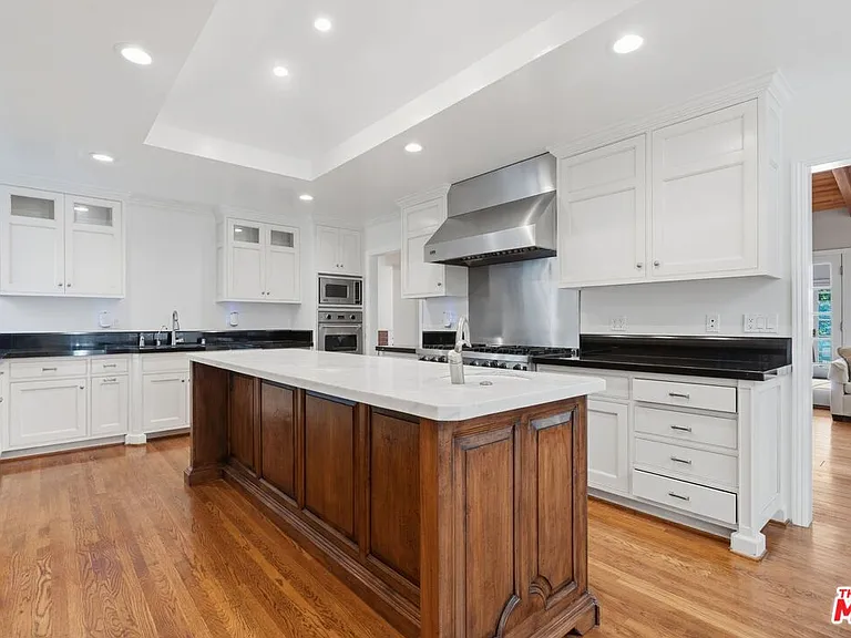 510 Toyopa Dr — Photo 9