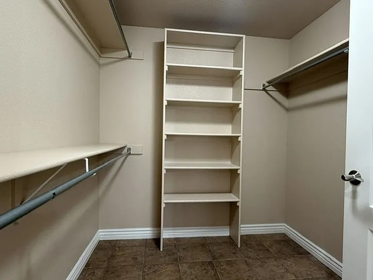400 Sterling Dr — Photo 27