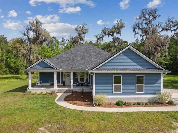 818 Pine Dr, Woodbine, GA 31569