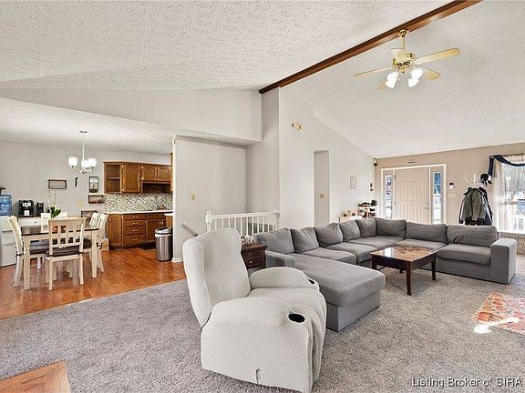 5th image of 9404 Hunters Ridge Dr