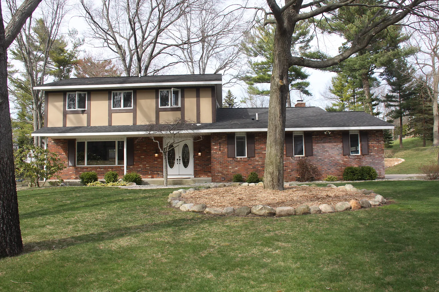 2040 Hillside Dr photo 1